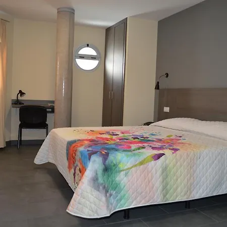 מלון Puerto Canteras 3*